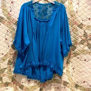 Blue short vibrant turquoise kimono